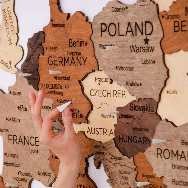 Mappa dell'Europa in legno 3D multicolore